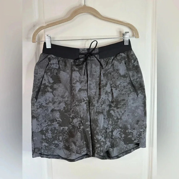 Lululemon Men’s 7” Tactile Print Anchor Black License to Train Linerless Shorts - Picture 1 of 7